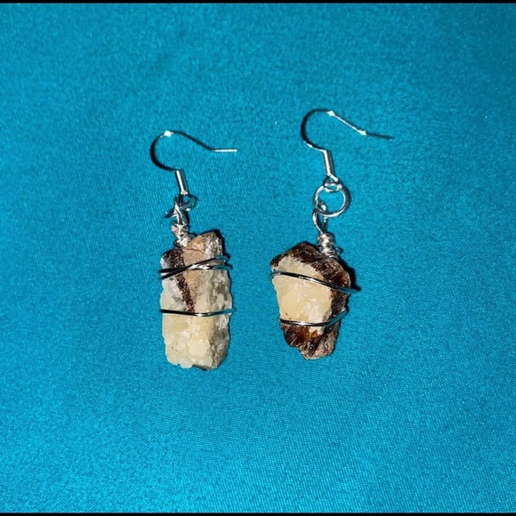 Earrings - Picture 2 of 4